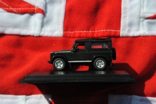 76LRDF006 Land Rover Defender 90 Station Wagon Santorini Black